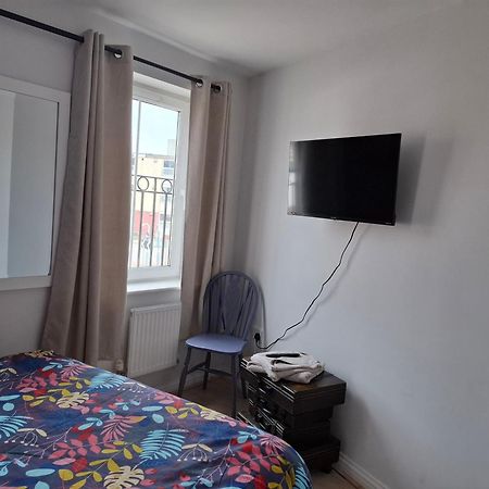 Sea Escape The Tardiis Beachfront Location Aberavon Beach Sea Views Driveway Parking Порт-Толбот Экстерьер фото