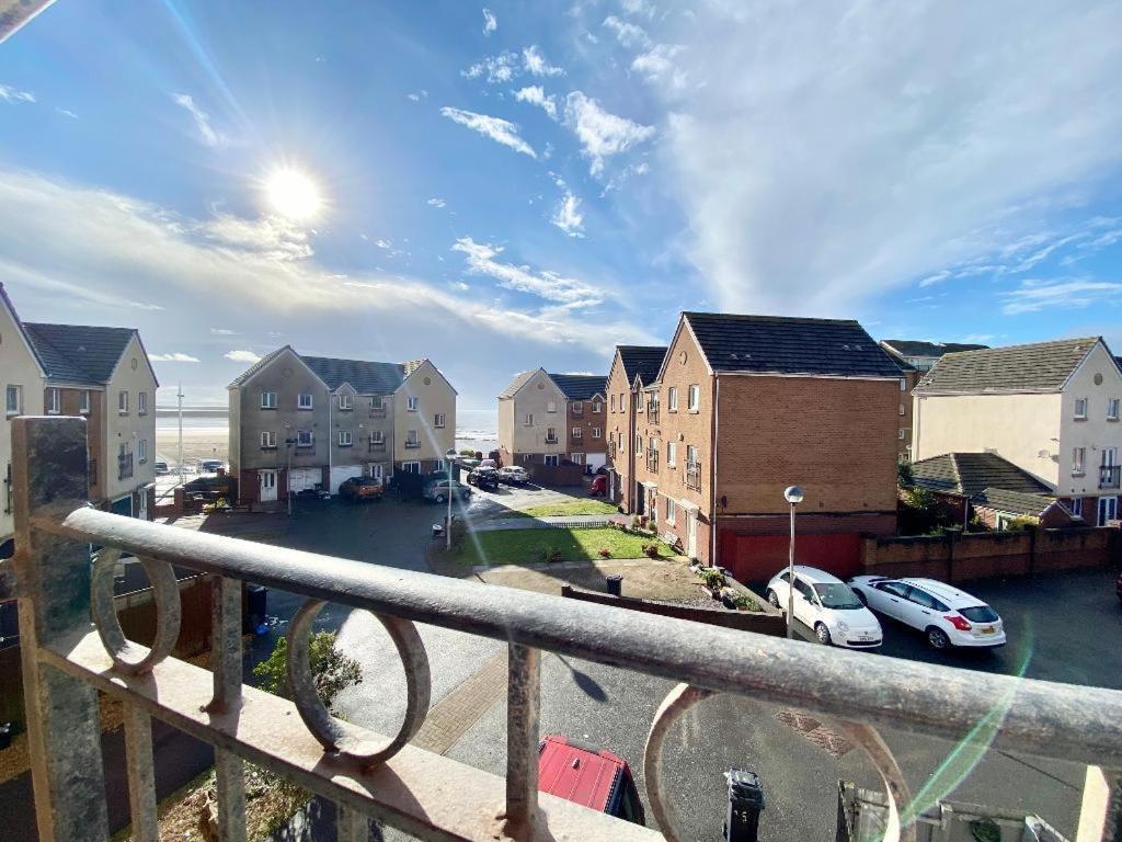 Sea Escape The Tardiis Beachfront Location Aberavon Beach Sea Views Driveway Parking Порт-Толбот Экстерьер фото