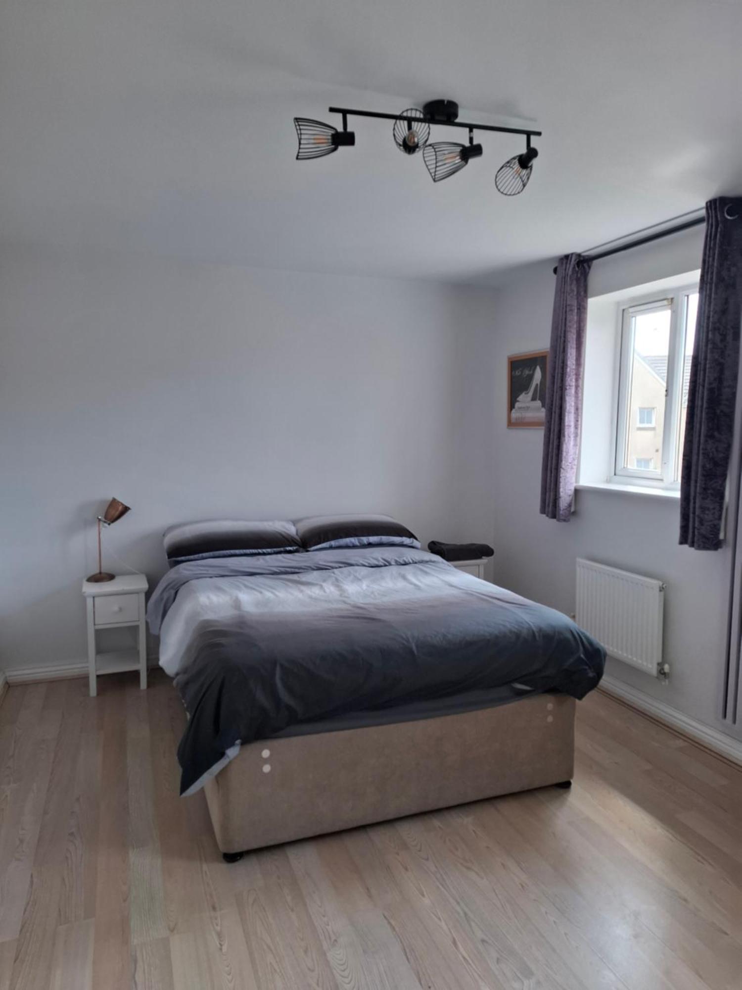Sea Escape The Tardiis Beachfront Location Aberavon Beach Sea Views Driveway Parking Порт-Толбот Экстерьер фото